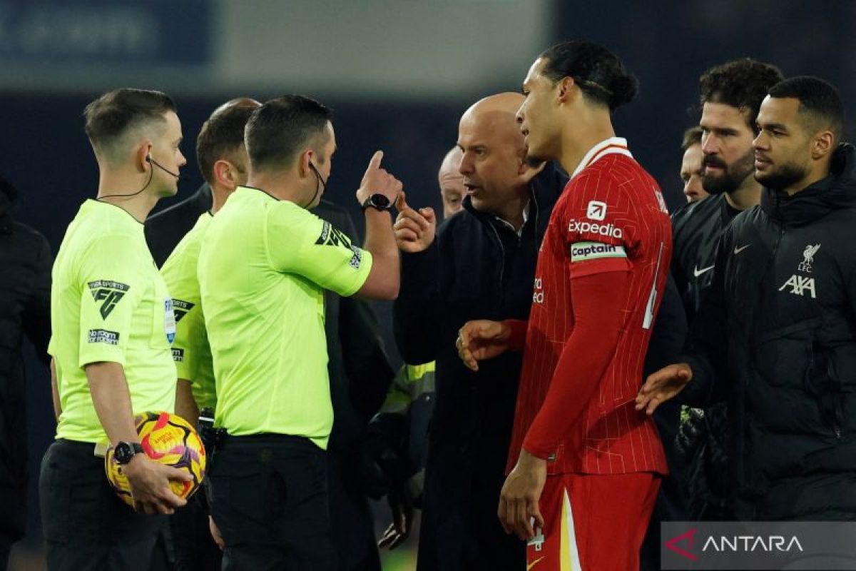 Arne Slot: Liverpool tak bergantung pada hasil Arsenal untuk juara