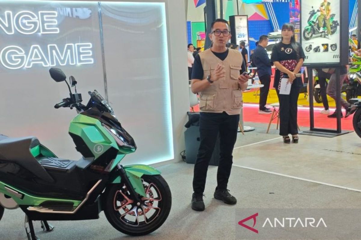 Alva kenalkan teknologi pengisian cepat ACCEL Charge di IIMS 2025