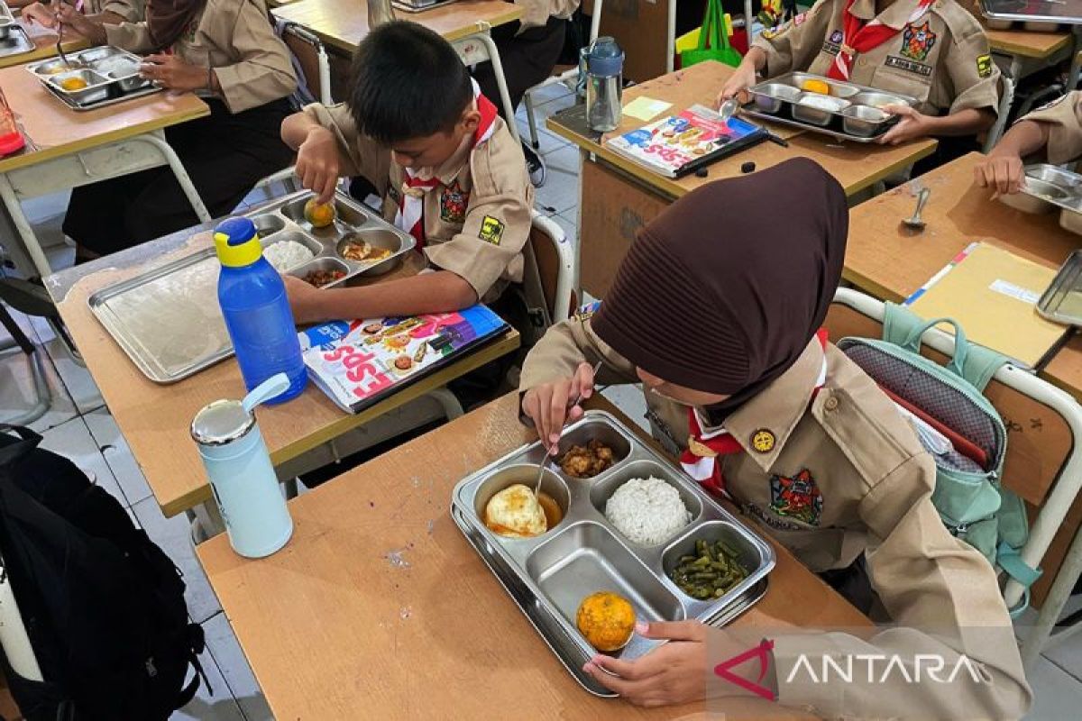 Pramono-Rano jalankan Program MBG dan uji coba sekolah swasta gratis