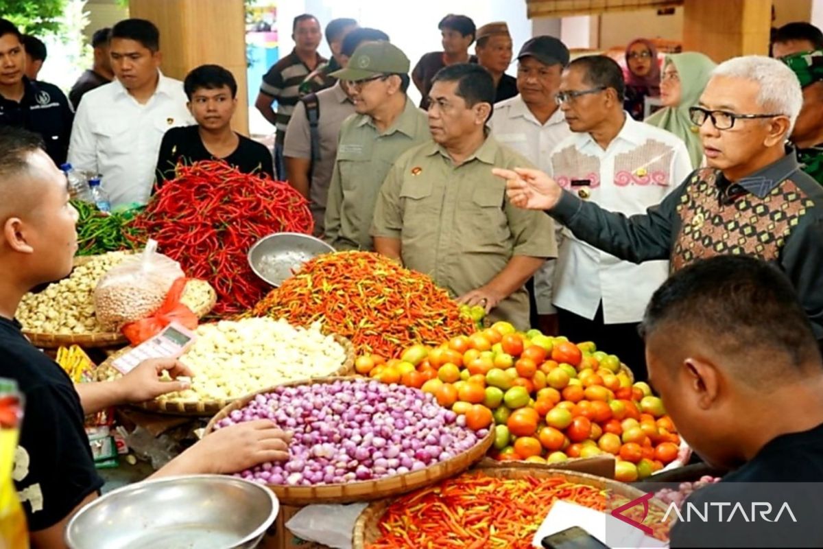 Gubernur Gorontalo menanggapi keluhan pasar sepi