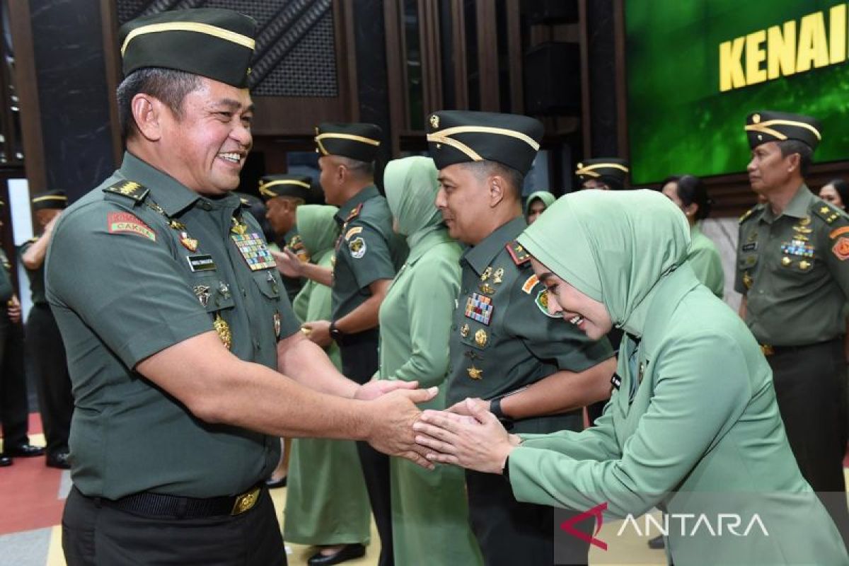 KSAD beri kenaikan pangkat ke 18 perwira tinggi TNI AD