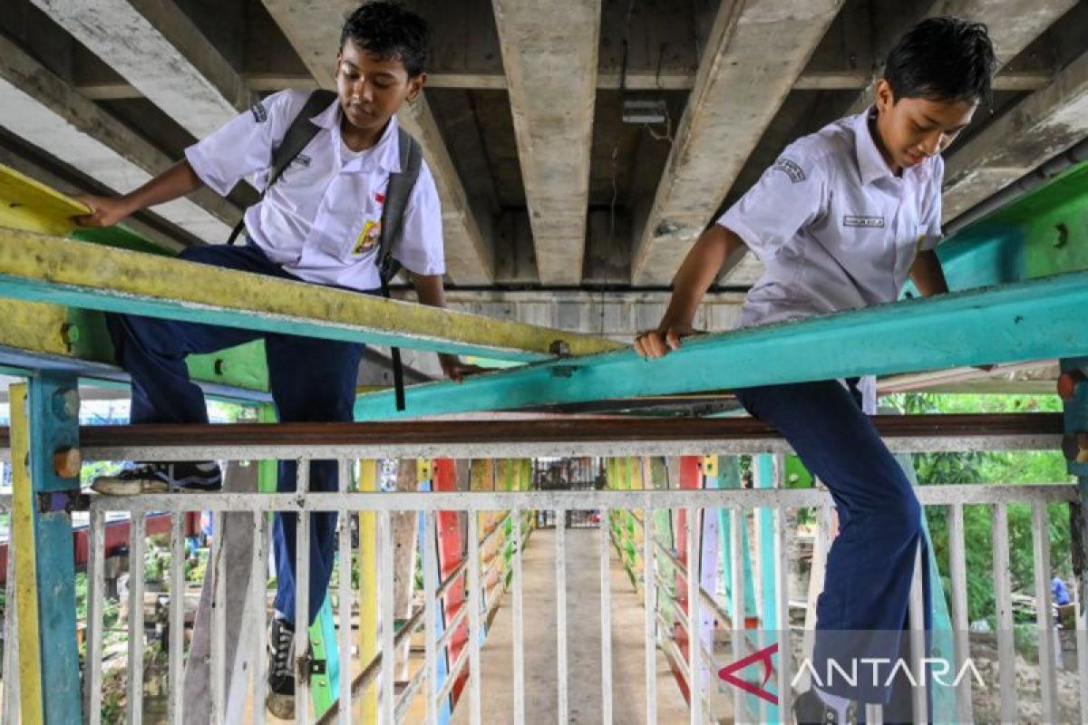 JPO kolong Jalan Layang Kalibata dibuka pada jam tertentu untuk warga