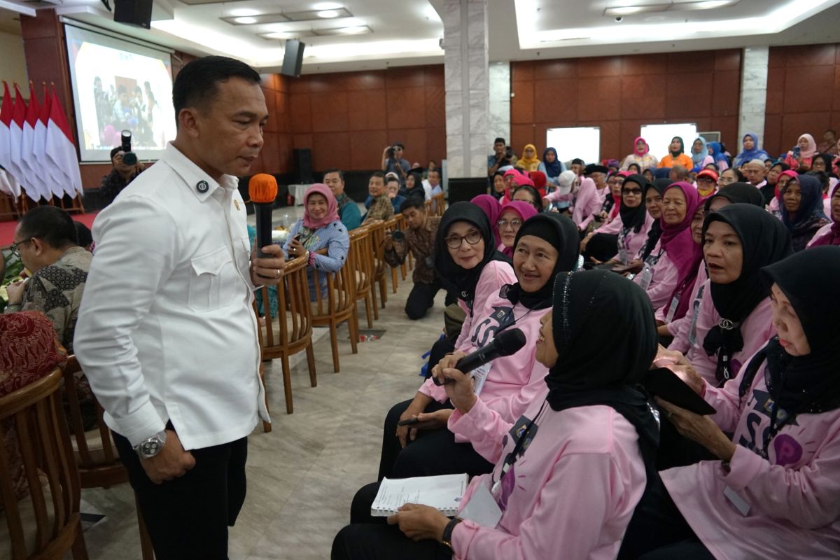 Sekolah lansia bantu cegah lansia depresi lewat kegiatan produktif