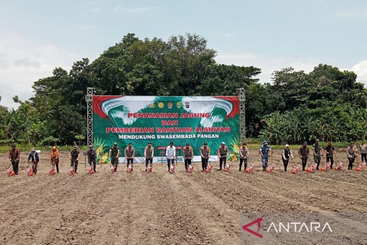 Kapolri lakukan penanaman jagung dukung program swasembada pangan