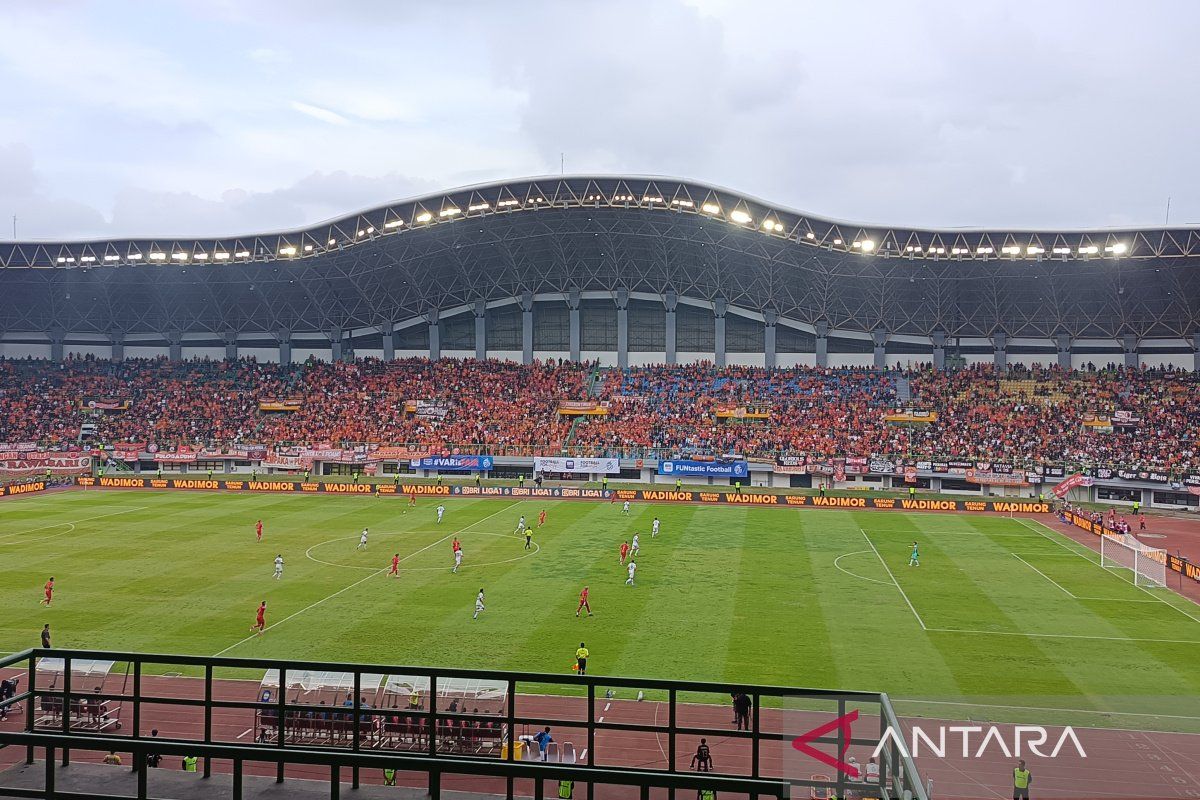 Persija unggul 2-0 lawan Persib Bandung pada babak pertama