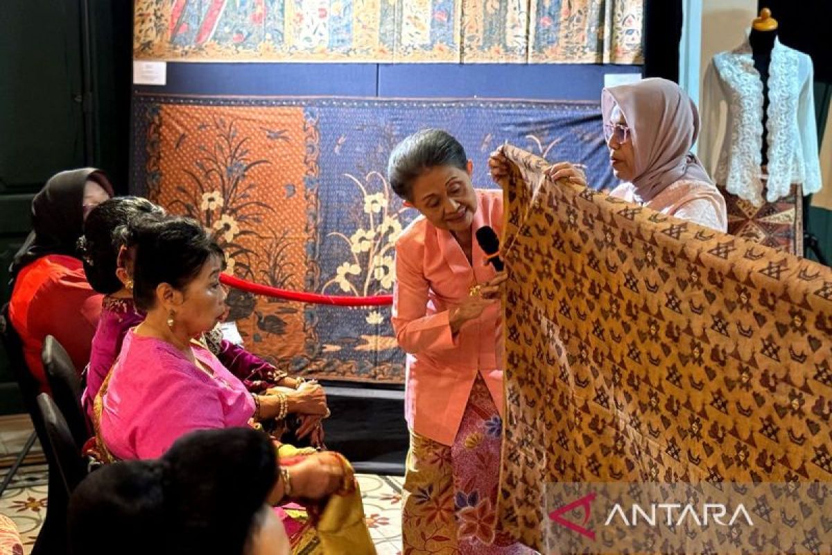 Menilik batik Pesisiran Pantai Utara Jawa dan Kebaya Peranakan