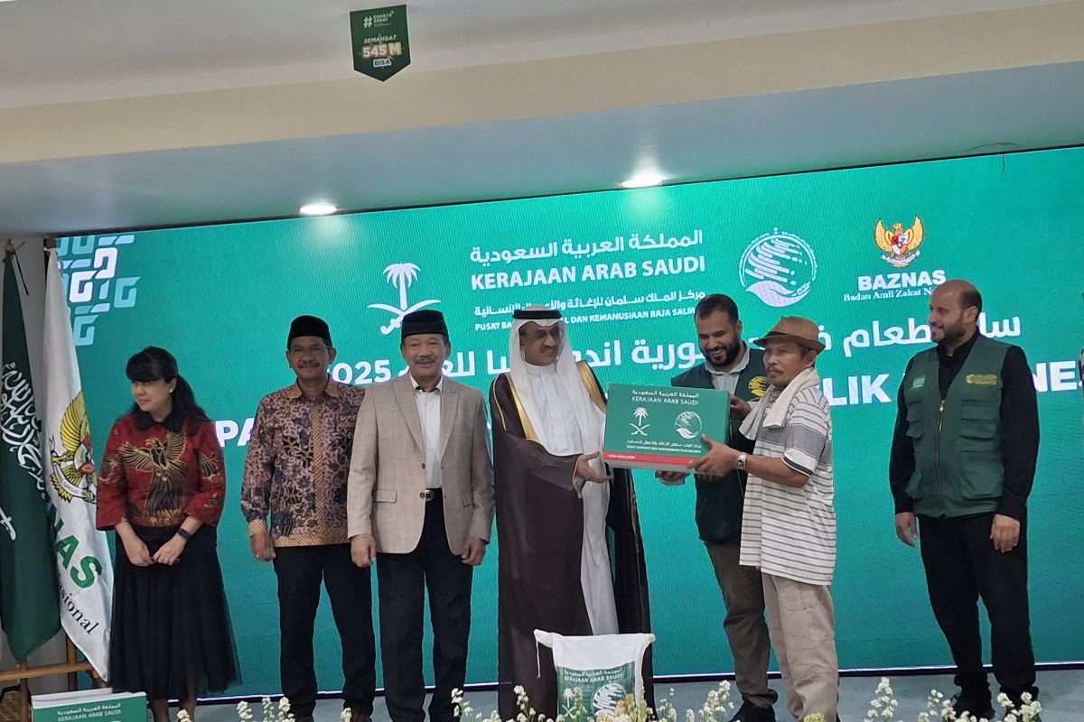 Saudi Arabia provides 7,911 food aid packages to Indonesia