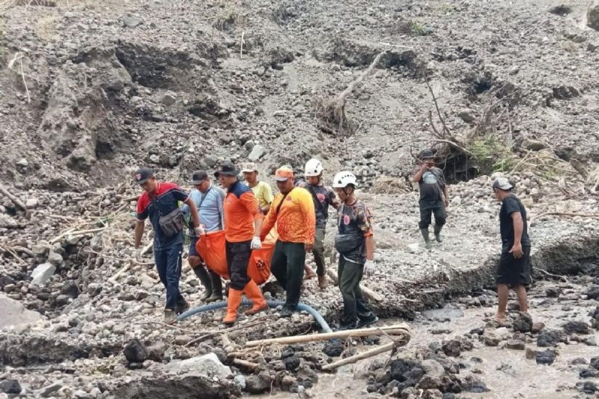 BPBD Kabupaten Blitar temukan satu korban tebing longsor