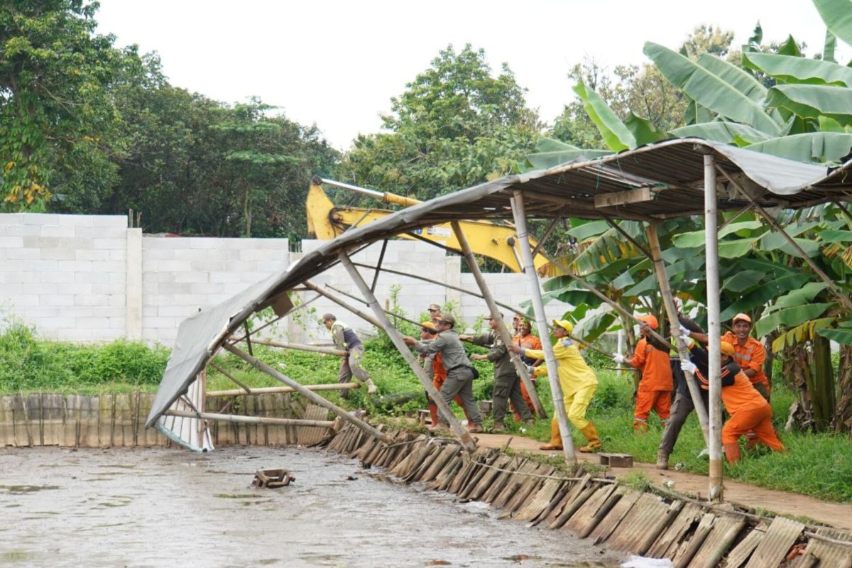 Pemkot Jaksel tertibkan bangunan liar di Kelurahan Ciganjur