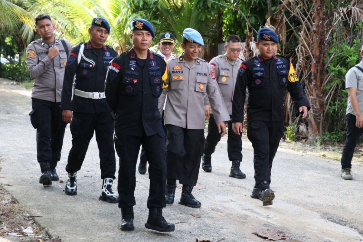 Dansat Brimob Polda Kaltara Turun Tangan Angkat Dani dan Saudaranya sebagai Anak Asuhnya