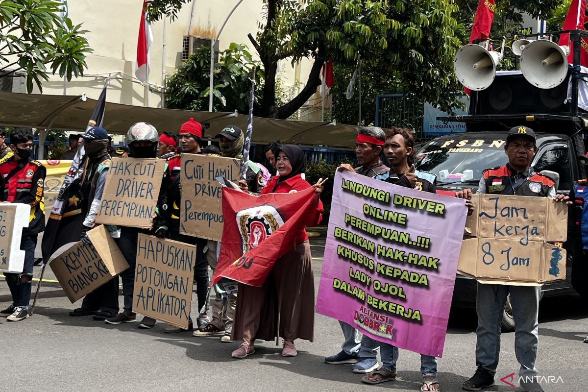 Demo di Kemnaker, Serikat pengemudi ojol tuntut dapat THR