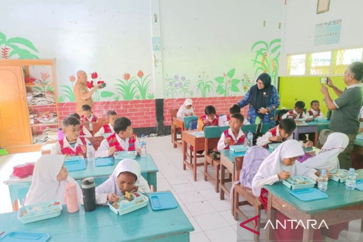 Free meals program launches in NTB's Bima, targets 3,262 pupils