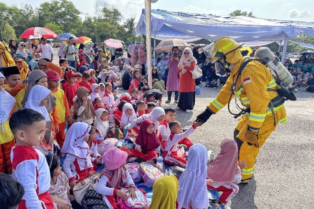 Sebanyak seribu lebih  anak TK di Duri peroleh pelatihan dasar memadamkan api