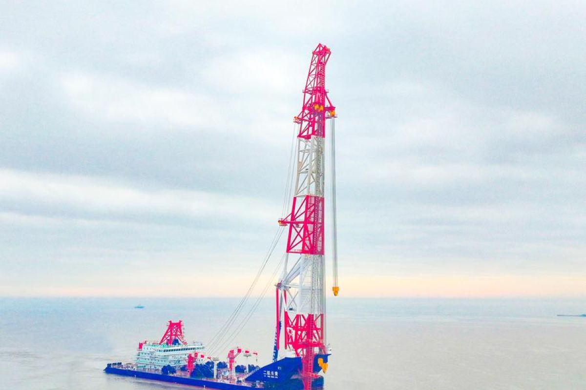Kapal pemancang tiang pancang terbesar di dunia beroperasi di China
