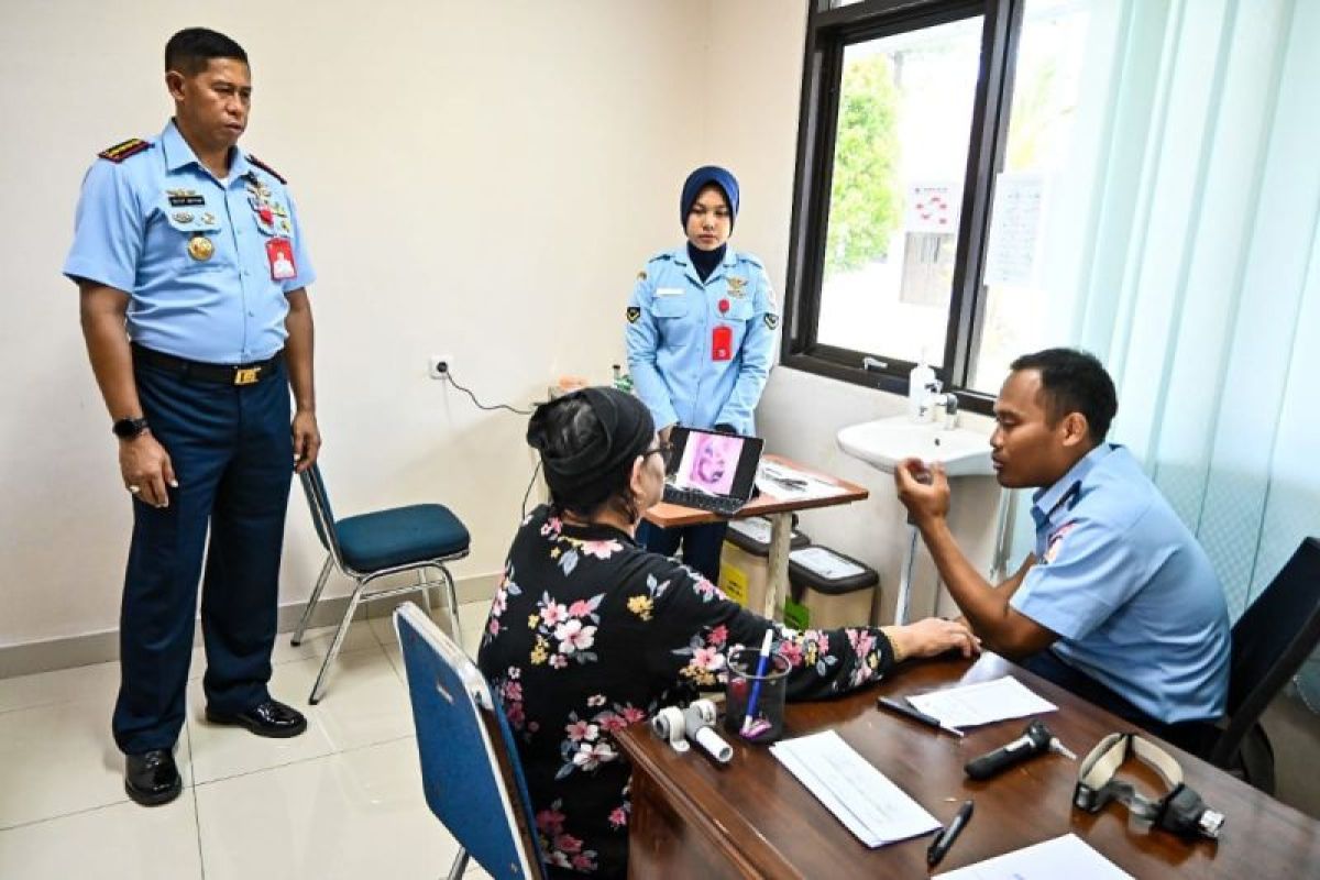 Lanud RSA Natuna berikan pengobatan gratis kepada 50 warga