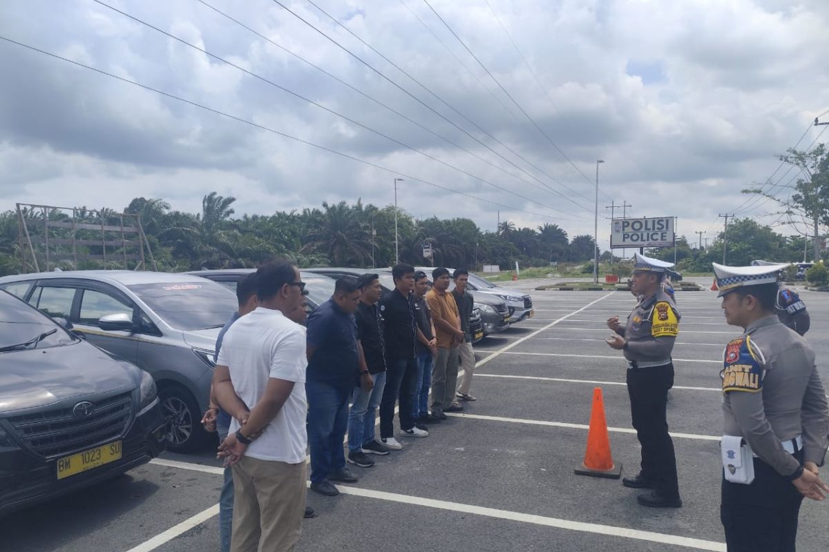 50 pengemudi angkutan umum ikuti sefety riding Polres Siak