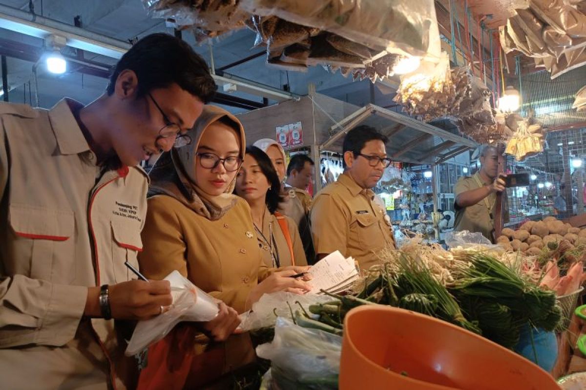 Jaktim perkuat pengawas keamanan pangan di pasar jelang Ramadhan