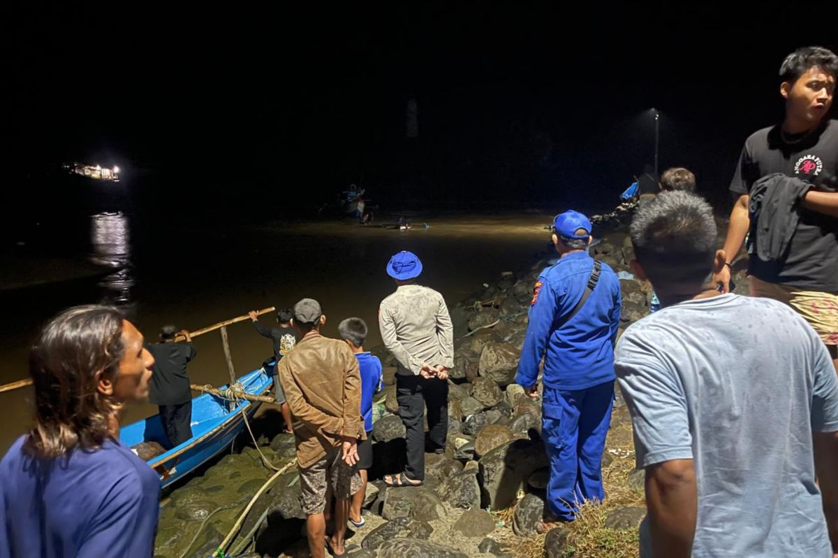 Satpolairud Garut: Empat nelayan korban kapal karam selamat