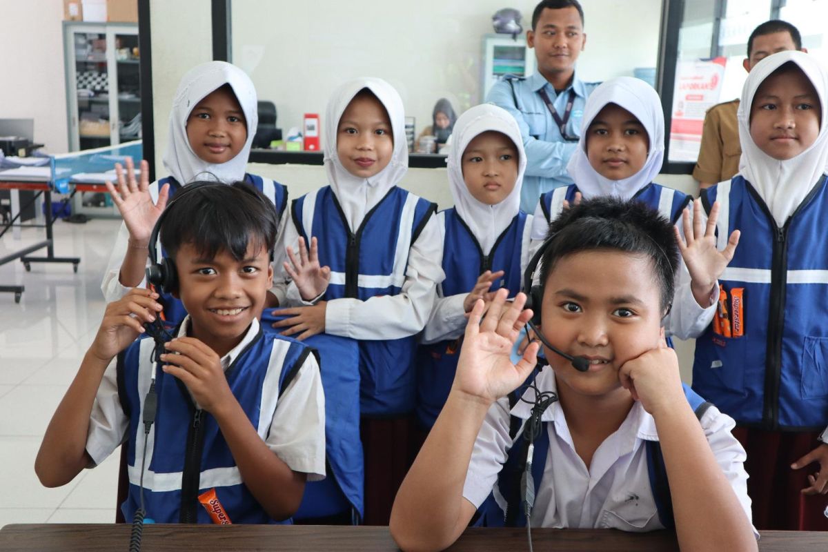 Wika Serang Panimbang Berikan Pengalaman "Sehari Menjadi Petugas Tol" untuk Siswa SDN Cilayang Guha