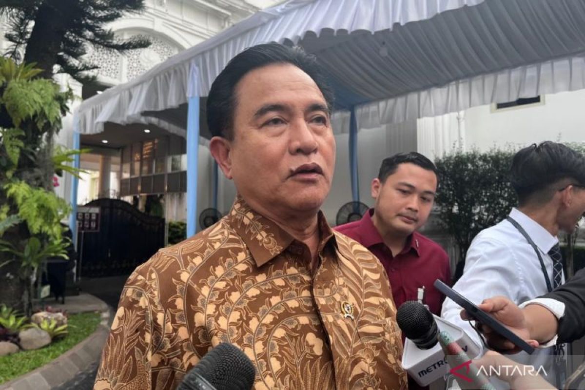 Menko Yusril sebut hormati keputusan KPK soal Hasto ditahan