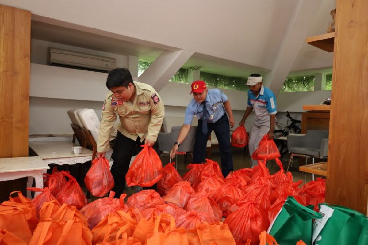 Seribu paket sembako ucapan selamat pelantikan terkumpul di Pendopo Banyuwangi