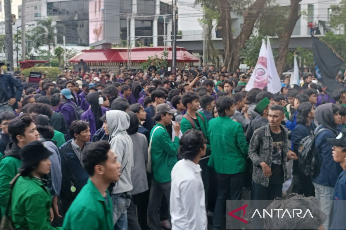 Tolak rangkap jabatan satu di antara tuntutan mahasiswa di Patung Kuda