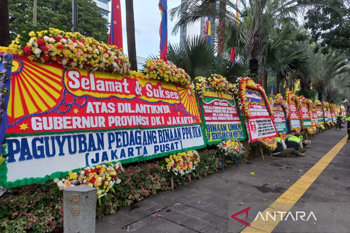 Karangan bunga hingga hiasan khas Betawi hiasi Balaikota