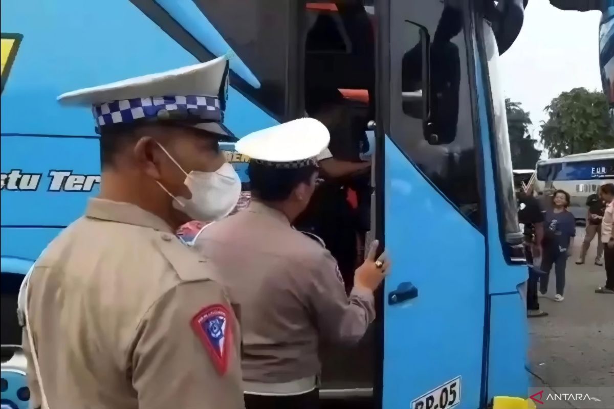 Polisi tilang bus gunakan klakson "telolet"