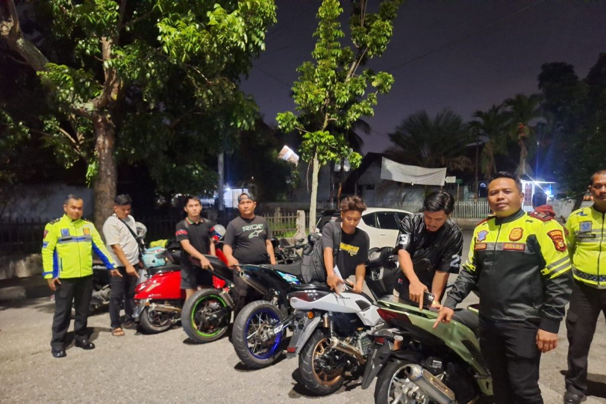 23 motor knalpot brong terjaring balap liar di Pekanbaru