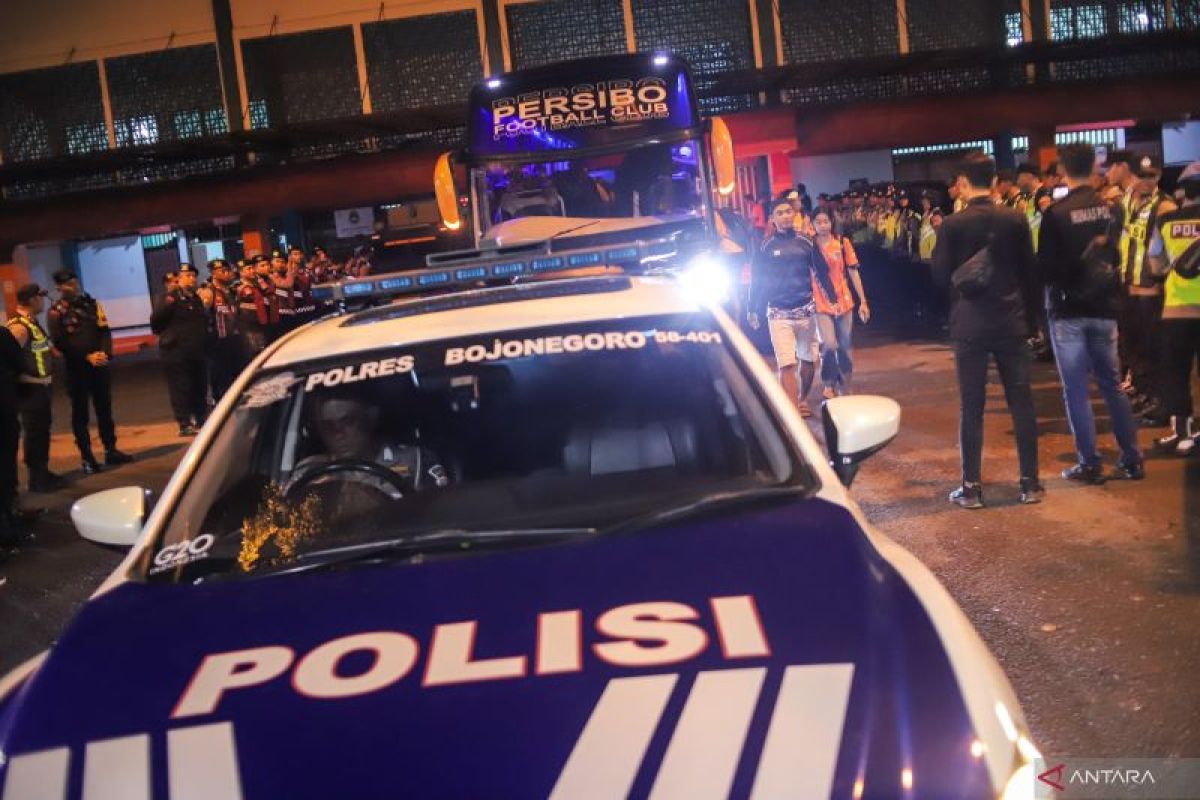Ratusan personel gabungan amankan laga Persibo lawan Gresik United