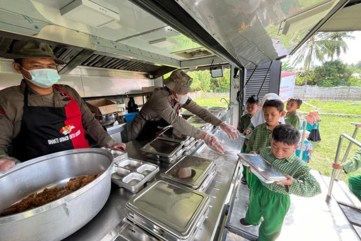 Satgas Madago Raya laksanakan Program MBG pada enam sekolah di Kabupaten Poso