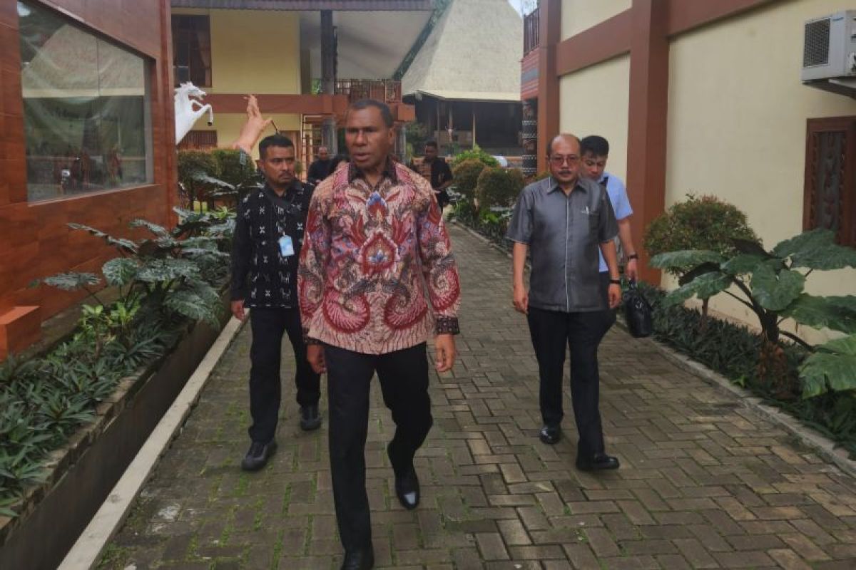 Wagub NTT sidak pengelolaan aset NTT di TMII usai dilantik