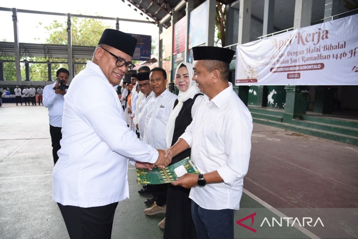 UNG tambah 10 guru besar baru