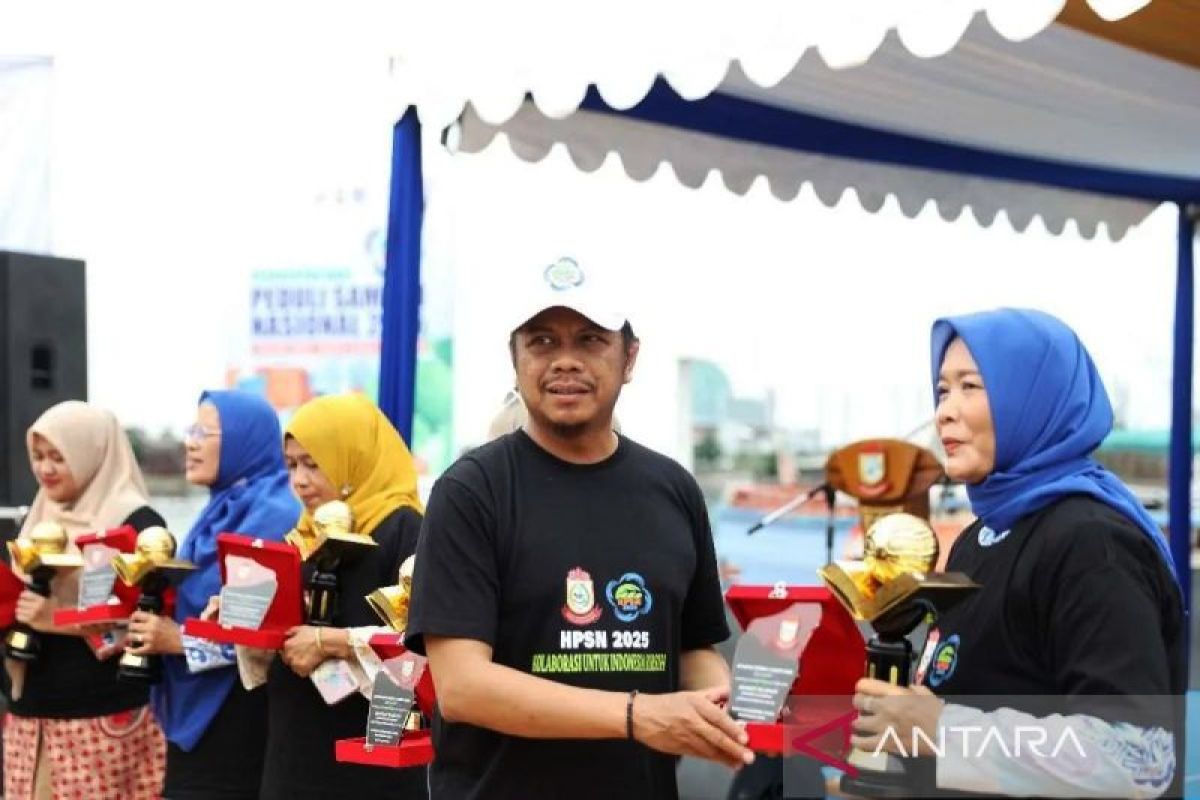 Pemkot Makassar mereduksi 88,8 kg sampah dan tanam 60 pohon