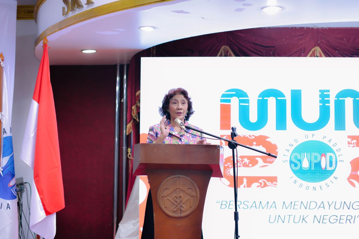 Susi Pudjiastuti terpilih sebagai ketua umum stand up paddle Indonesia