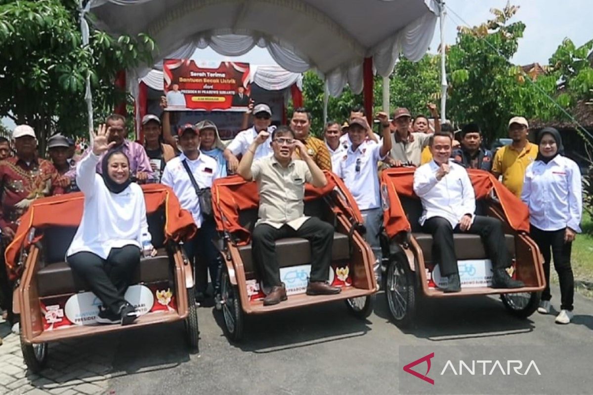 Yayasan GSN bagikan puluhan becak listrik di Kabupaten Madiun