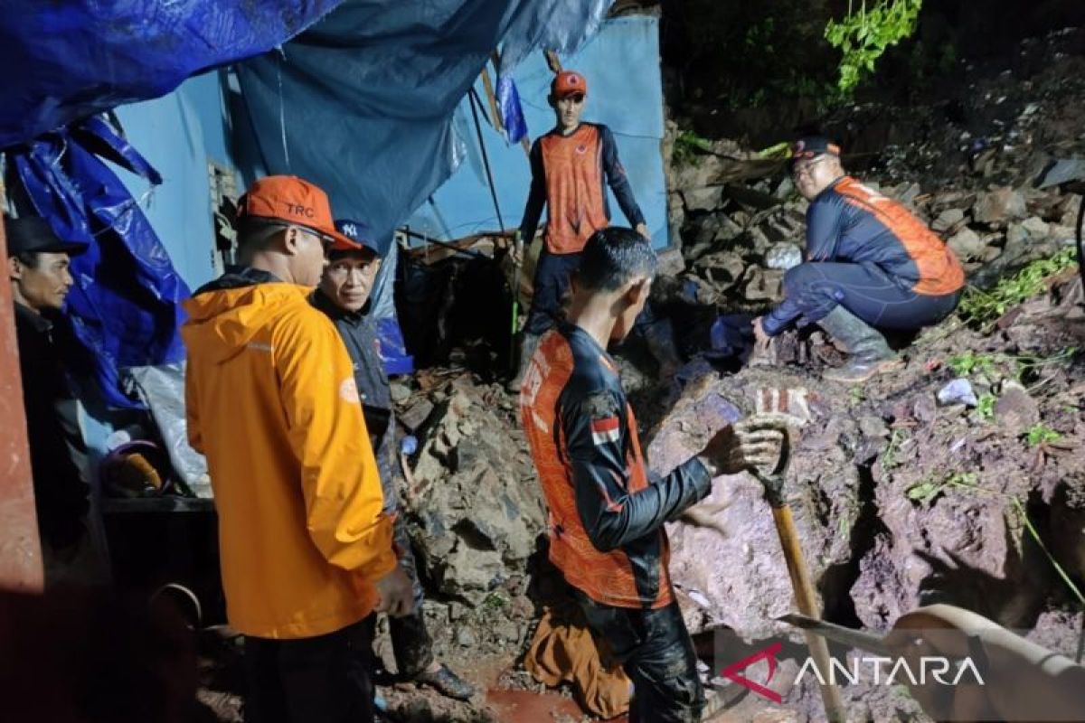 Suami istri korban longsor ditemukan meninggal di Tapanuli Selatan