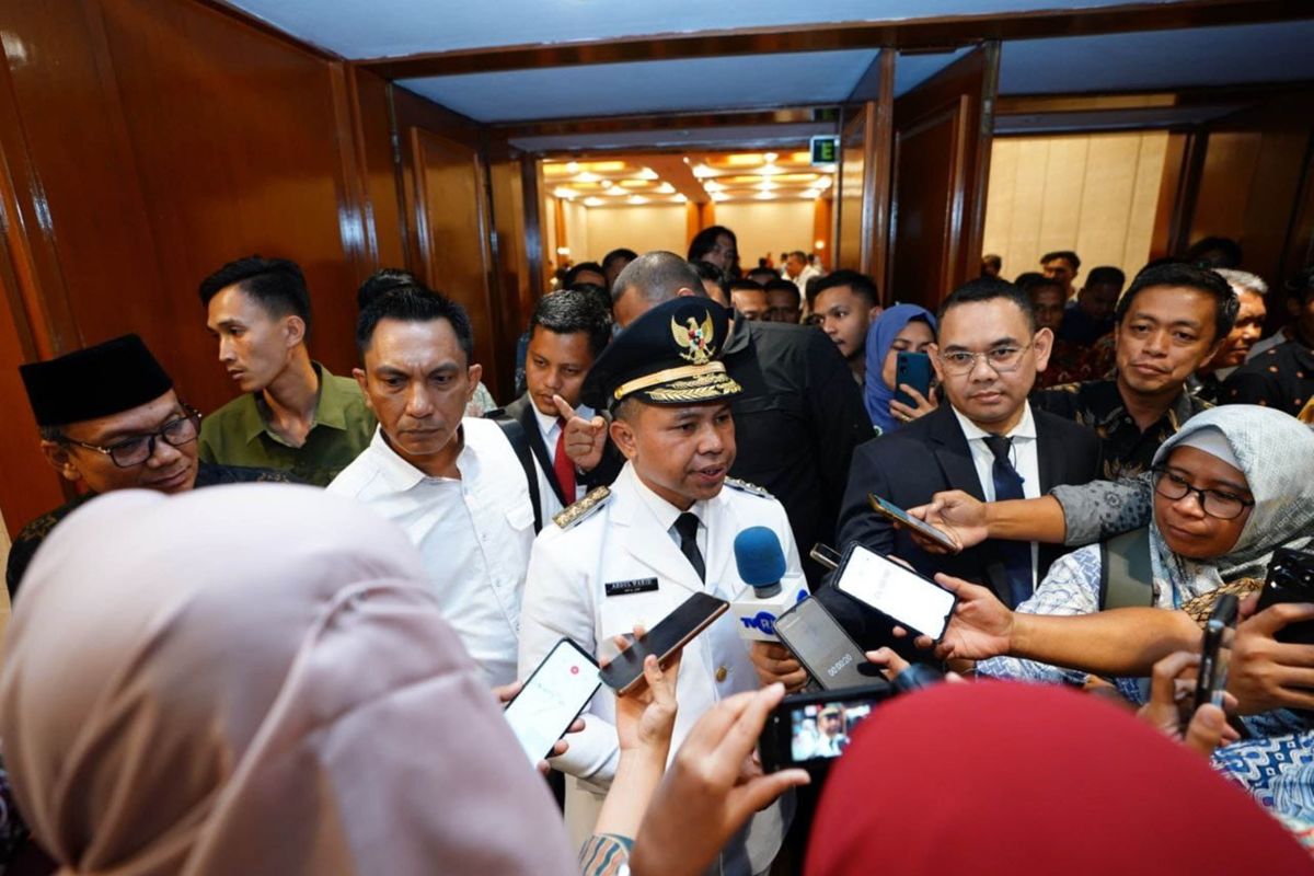 Gubernur Riau Abdul Wahid sampaikan belasungkawa terhadap korban jatuh ke sungai