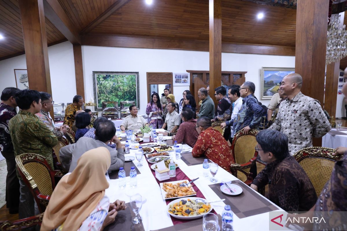 President Prabowo holds discussion with media leaders in Hambalang