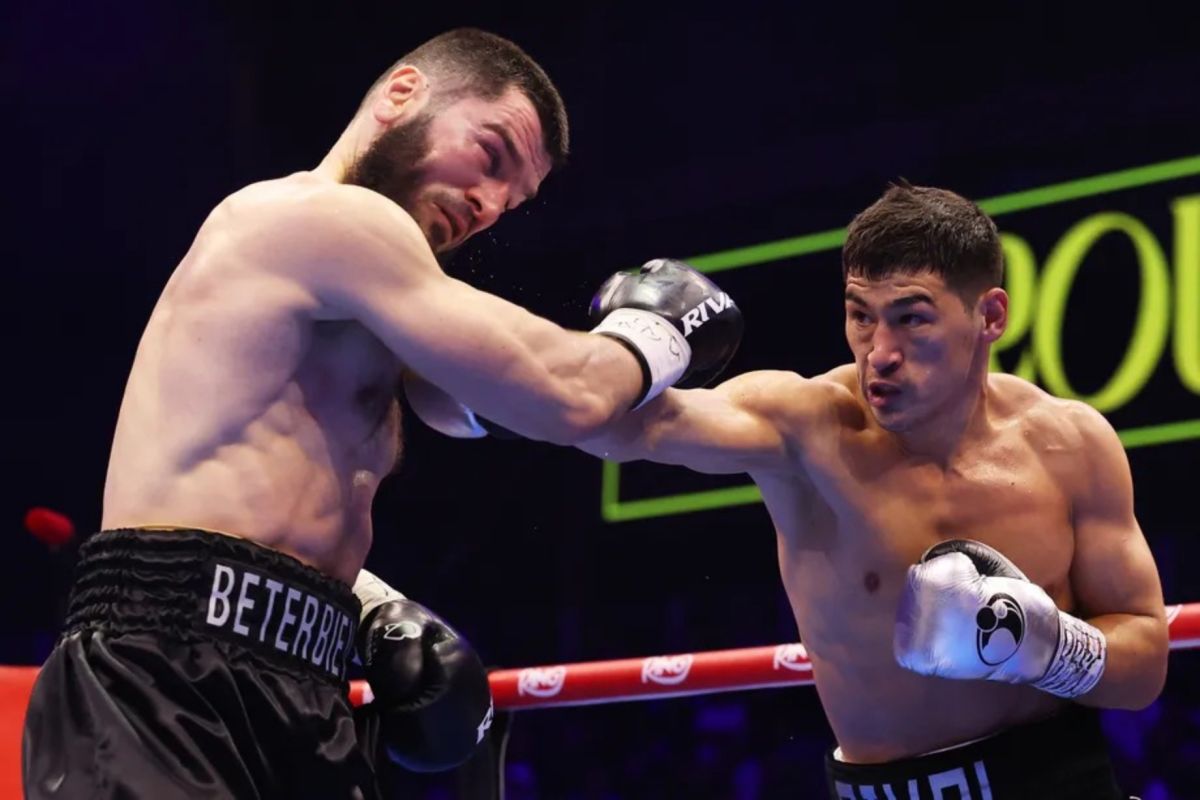 Dmitry Bivol balas kekalahan dengan kemenangan mutlak atas Beterbiev