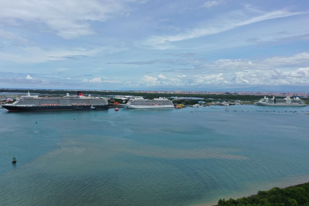 Menteri BUMN sebut Pelabuhan Benoa cetak sejarah usai sandarkan tiga pesiar