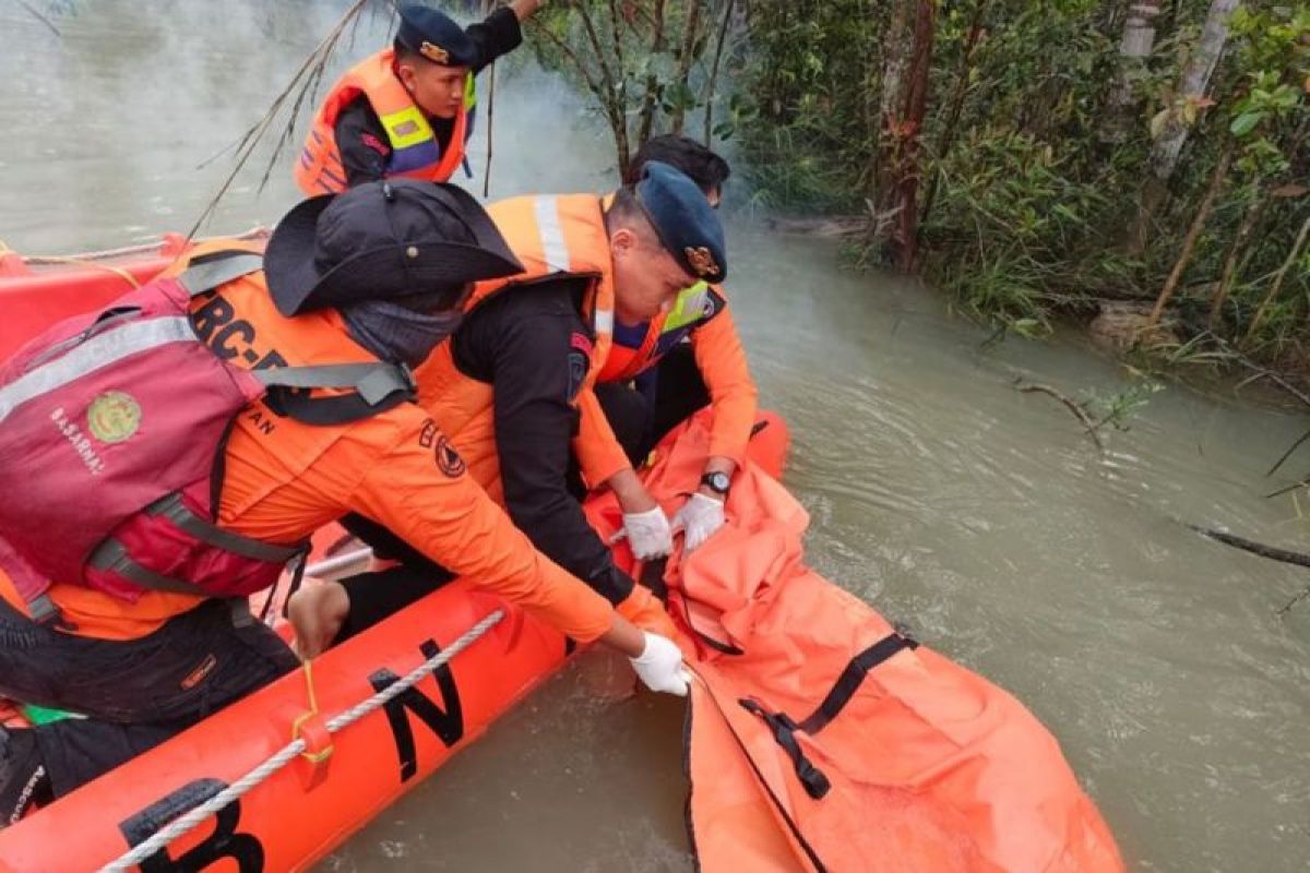 SAR team recovers 15 bodies from Riau river following truck crash