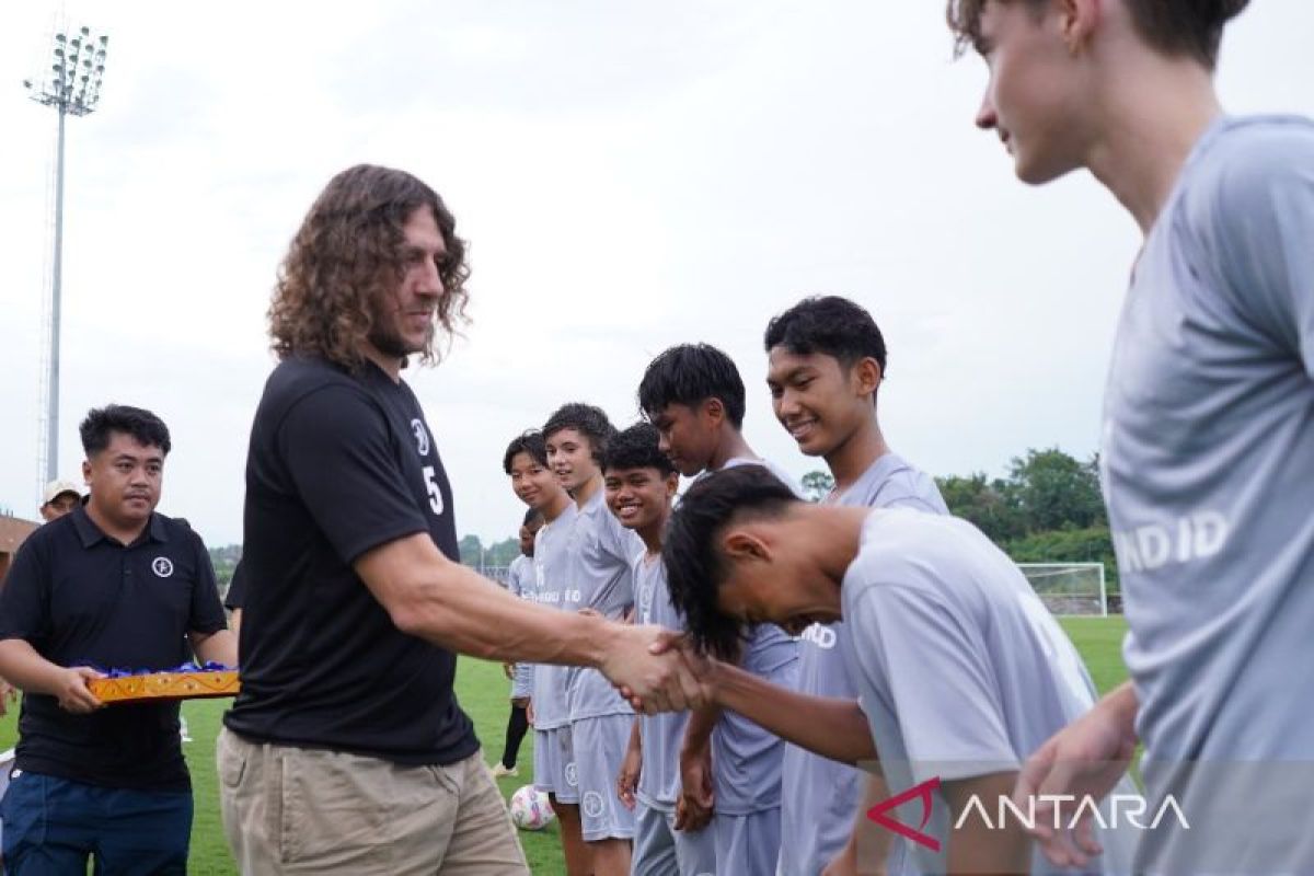 Lewat EO Starbol Indonesia, Carles Puyol pantau 11 anak muda Indonesia