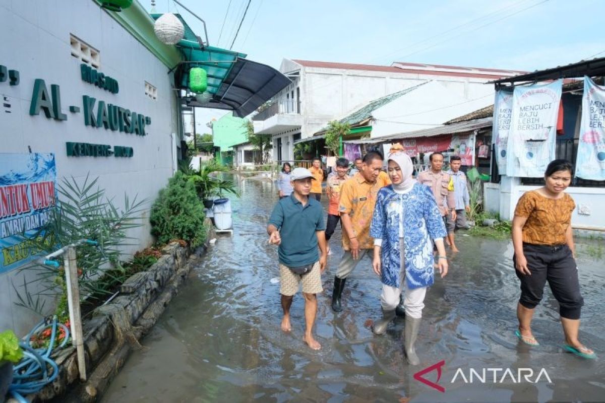 Sungai Bengawan Solo meluap empat kelurahan di Surakarta tergenang banjir