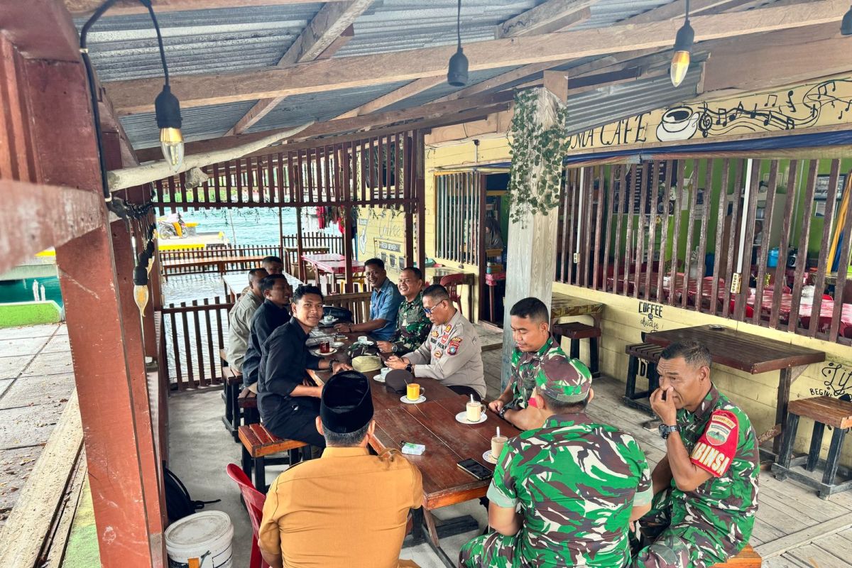 Personel TNI dan Polri di Lingga jaga sinergi dengan "ngopi bareng"