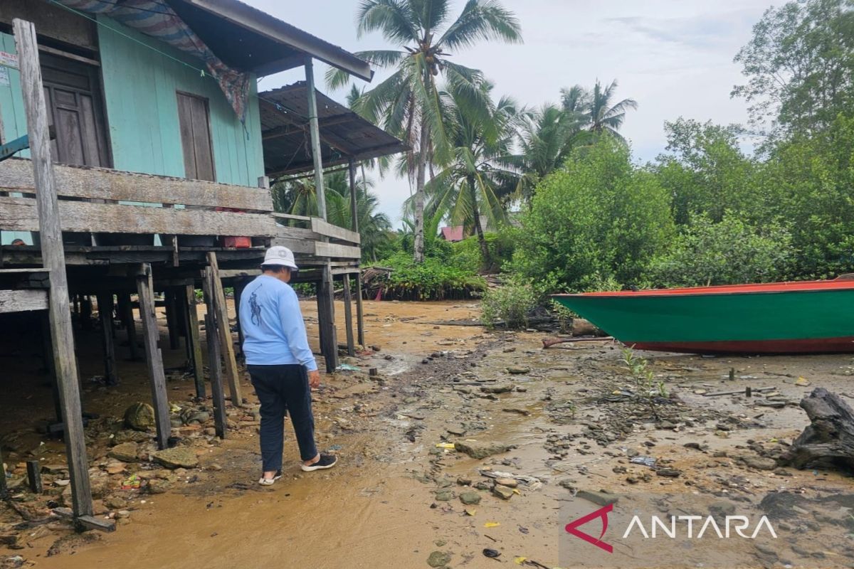 Dana pemecah ombak cegah abrasi di Penajam tidak tersentuh efisiensi