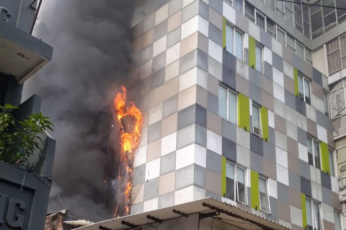 Hotel di Glodok Jakarta terbakar