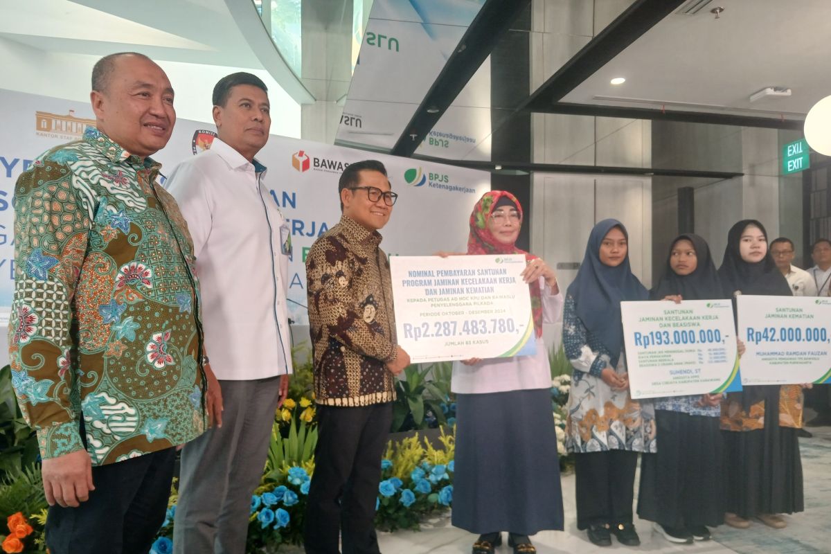 BPJAMSOSTEK serahkan santunan Rp2,28 miliar untuk petugas pilkada