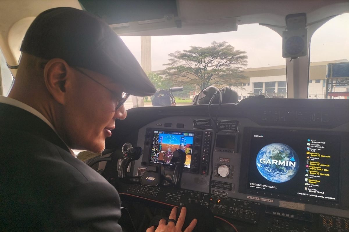 Deddy Corbuzier tinjau sejumlah pesawat dalam negeri buatan PT DI