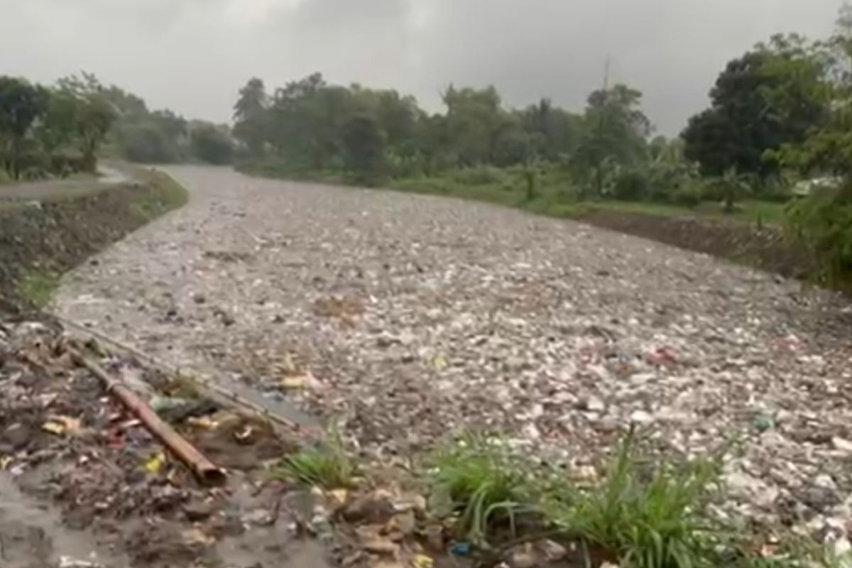 Miris, sampah Kota-Kabupaten Bandung kembali penuhi Sungai Citarum